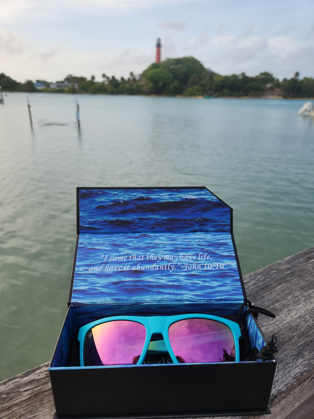 "Agape" Cruise-Shader Floating Sunglasses