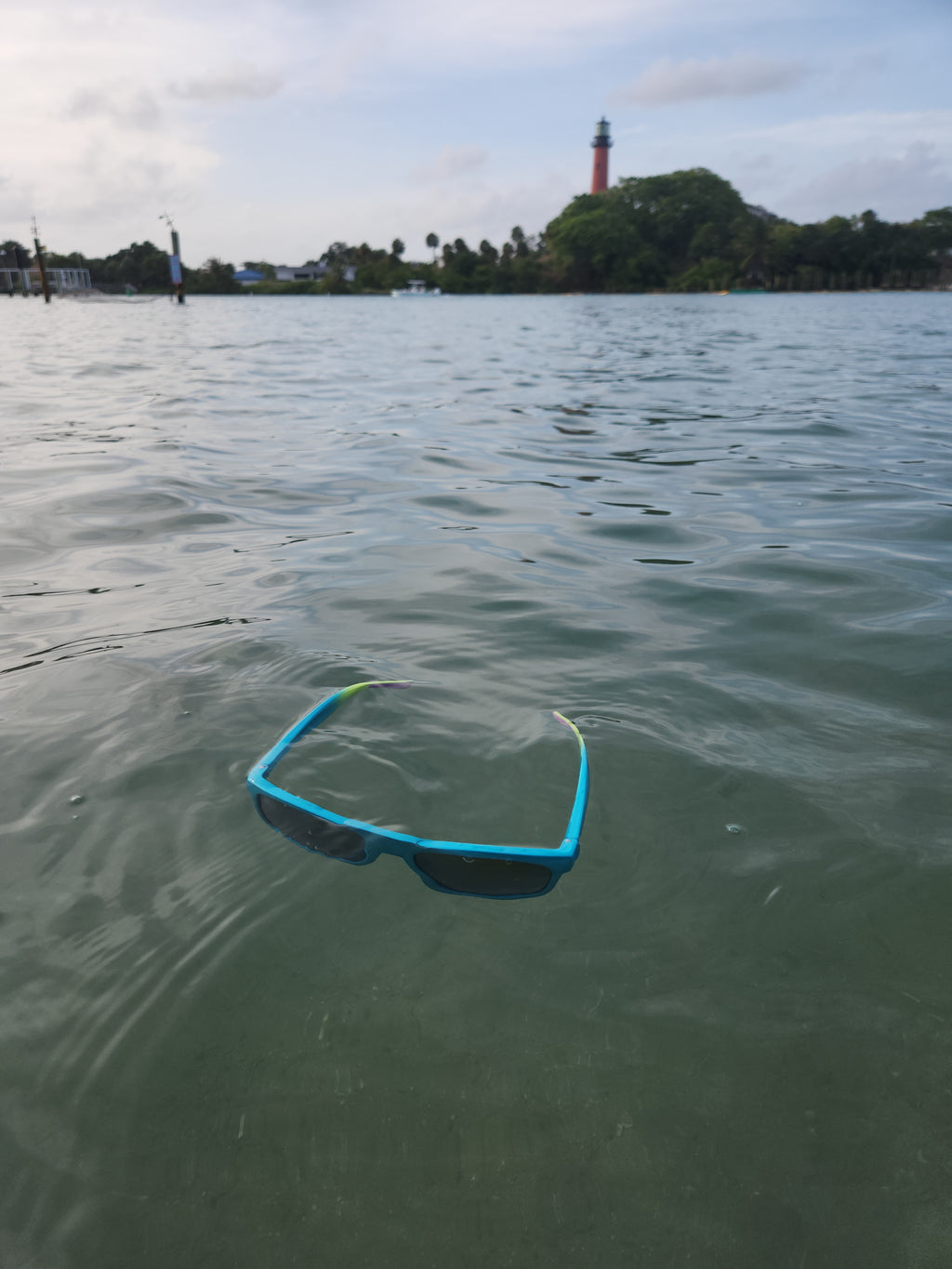 "Agape" Cruise-Shader Floating Sunglasses