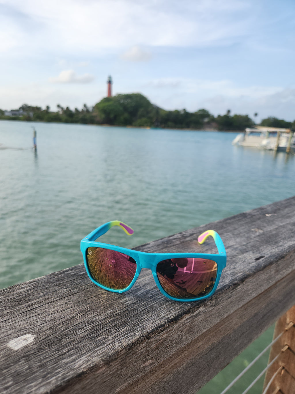 "Agape" Cruise-Shader Floating Sunglasses