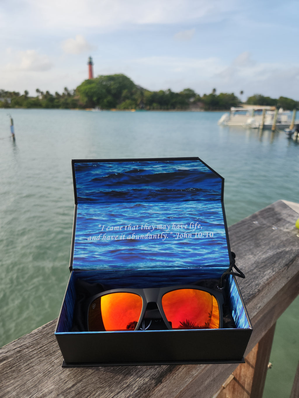 "Lionheart" Cruise-Shader Floating Sunglasses