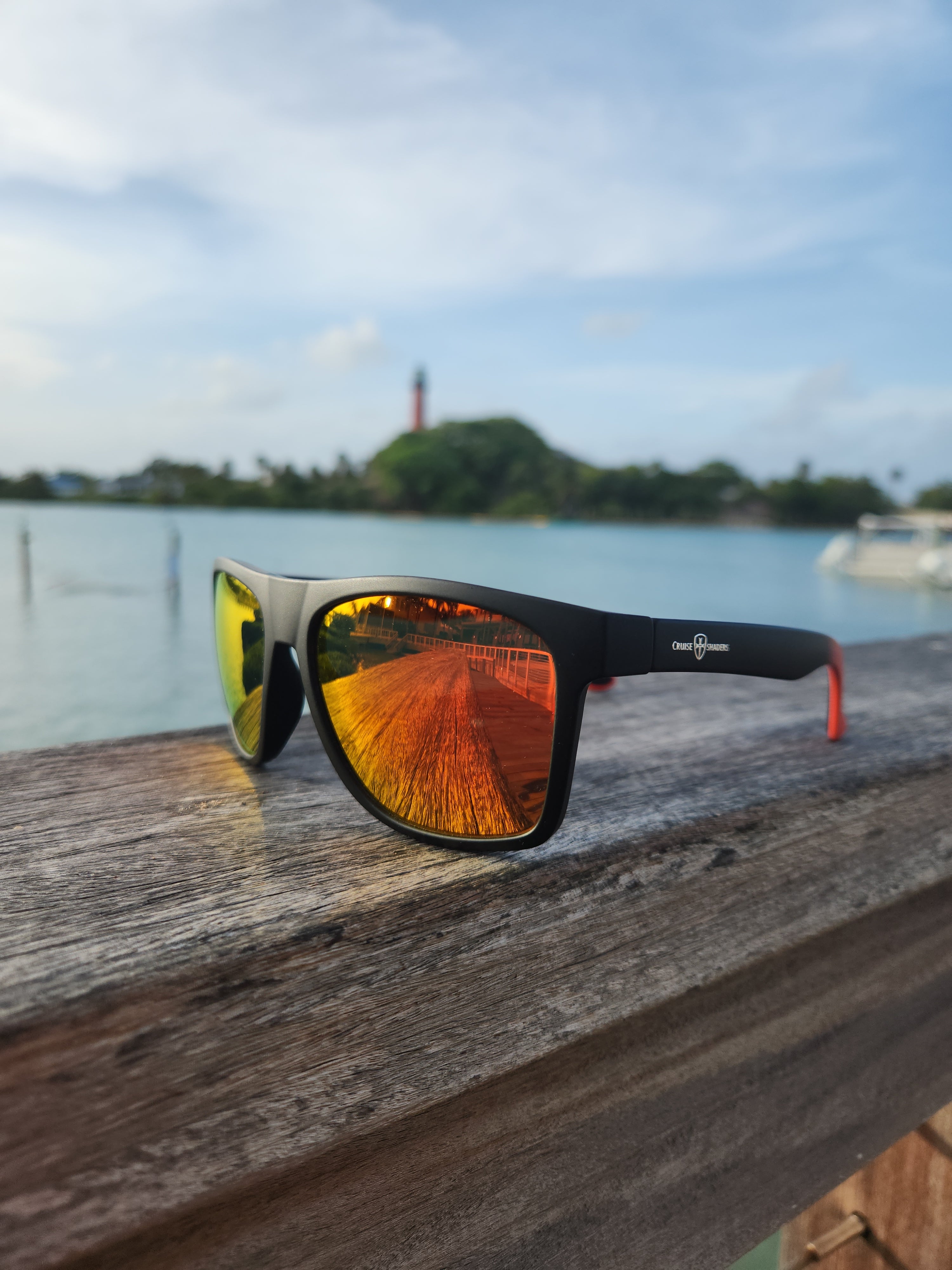 "Lionheart" Cruise-Shader Floating Sunglasses