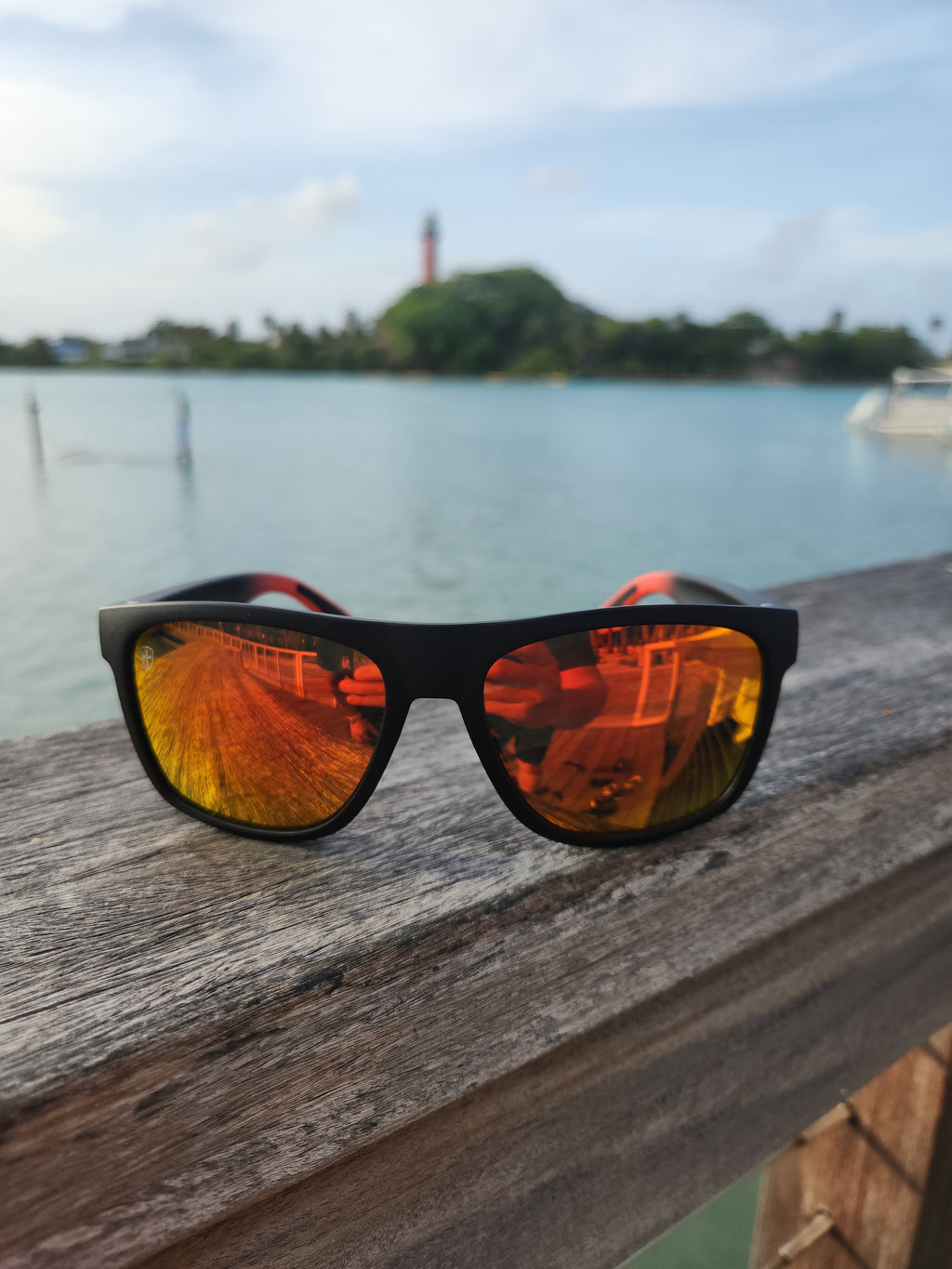"Lionheart" Cruise-Shader Floating Sunglasses