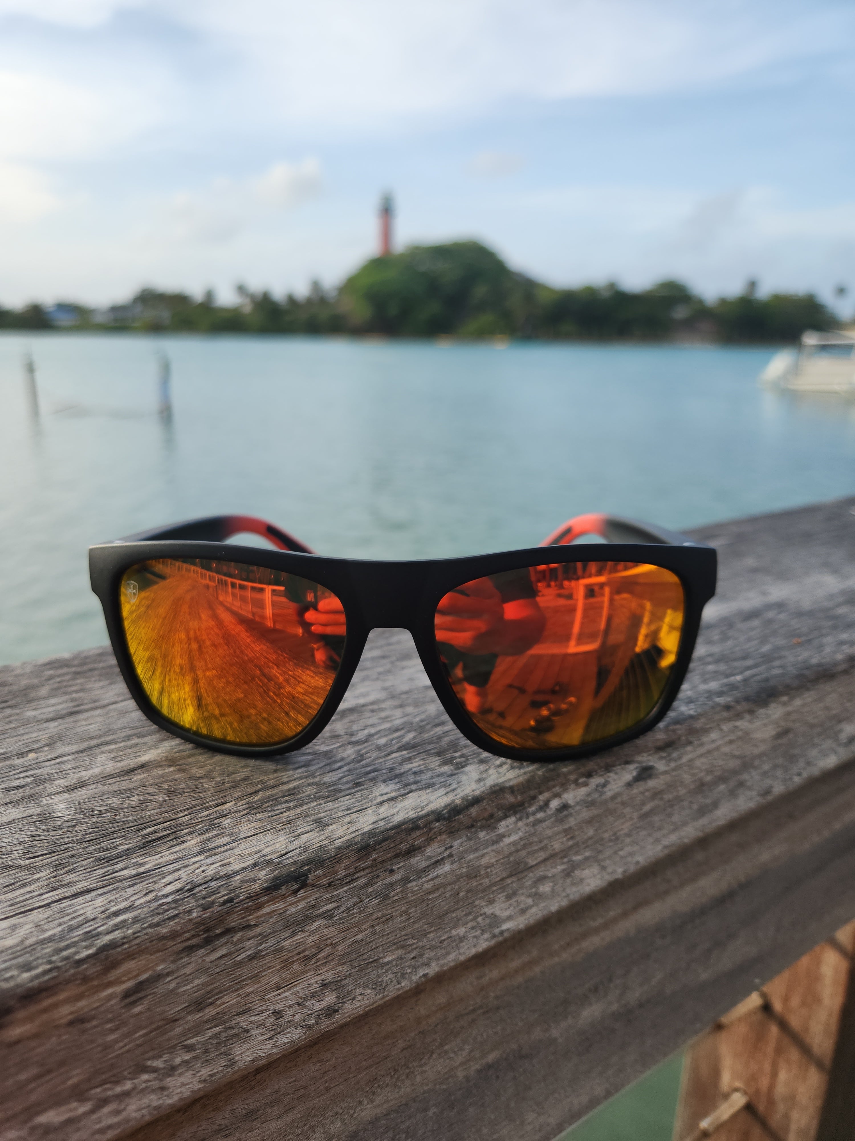 "Lionheart" Cruise-Shader Floating Sunglasses